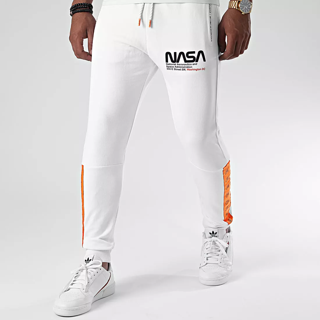 Offres 🎁 Pantalon Jogging Space Exploration 360 Blanc de Final Club 😀 3 Offres 🎁 Pantalon Jogging Space Exploration 360 Blanc de Final Club 😀