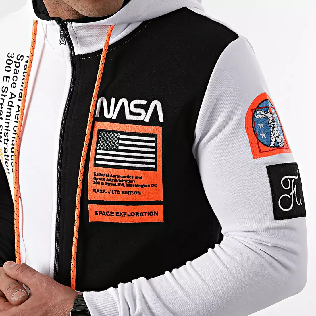 Remise 🥰 Sweat Zippé Capuche Nasa Half Limited Edition 563 Noir Blanc Détails Orange Fluo de Final Club 🔔 4 Remise 🥰 Sweat Zippé Capuche Nasa Half Limited Edition 563 Noir Blanc Détails Orange Fluo de Final Club 🔔 – Image 2