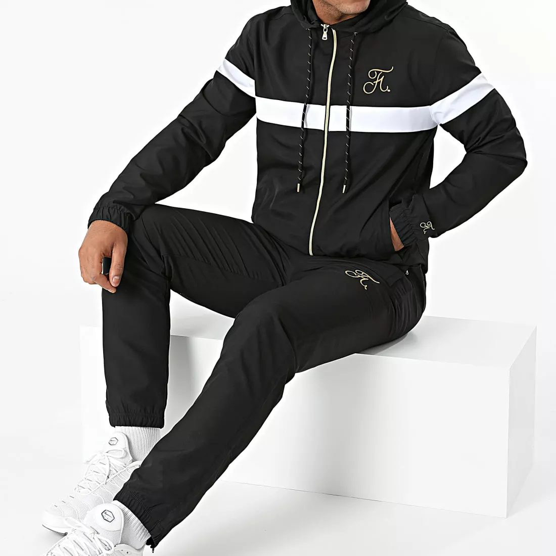 Tout neuf 😀 Ensemble De Survêtement Gold Label Avec Bandes Et Broderie 459 Noir de Final Club 👏 3 Tout neuf 😀 Ensemble De Survêtement Gold Label Avec Bandes Et Broderie 459 Noir de Final Club 👏