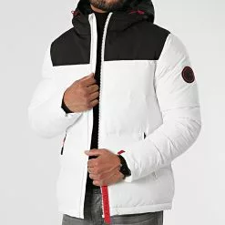 Les meilleures critiques de 🌟 Doudoune Capuche Premium Puffer Jacket Blanc Noir Rouge de Final Club 👏