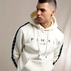 Les meilleures critiques de 🧨 Sweat Capuche A Bandes Avec Broderie 854 Creme de Final Club ✔️ -Final Club Soldes final club 293779 FINAL 854 20220309T152253 05