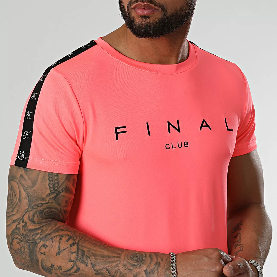 Promo 🛒 Tee 👕 Shirt A Bandes Logo Premium Fit 938 Rose Fluo de Final Club 🧨 3 Promo 🛒 Tee 👕 Shirt A Bandes Logo Premium Fit 938 Rose Fluo de Final Club 🧨