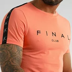 Vente flash 🤩 Tee 👕 Shirt A Bandes Logo Premium Fit 1007 Orange Pastel de Final Club 😀 -Final Club Soldes final club 319555 FINAL 1007 20220914T111320 01