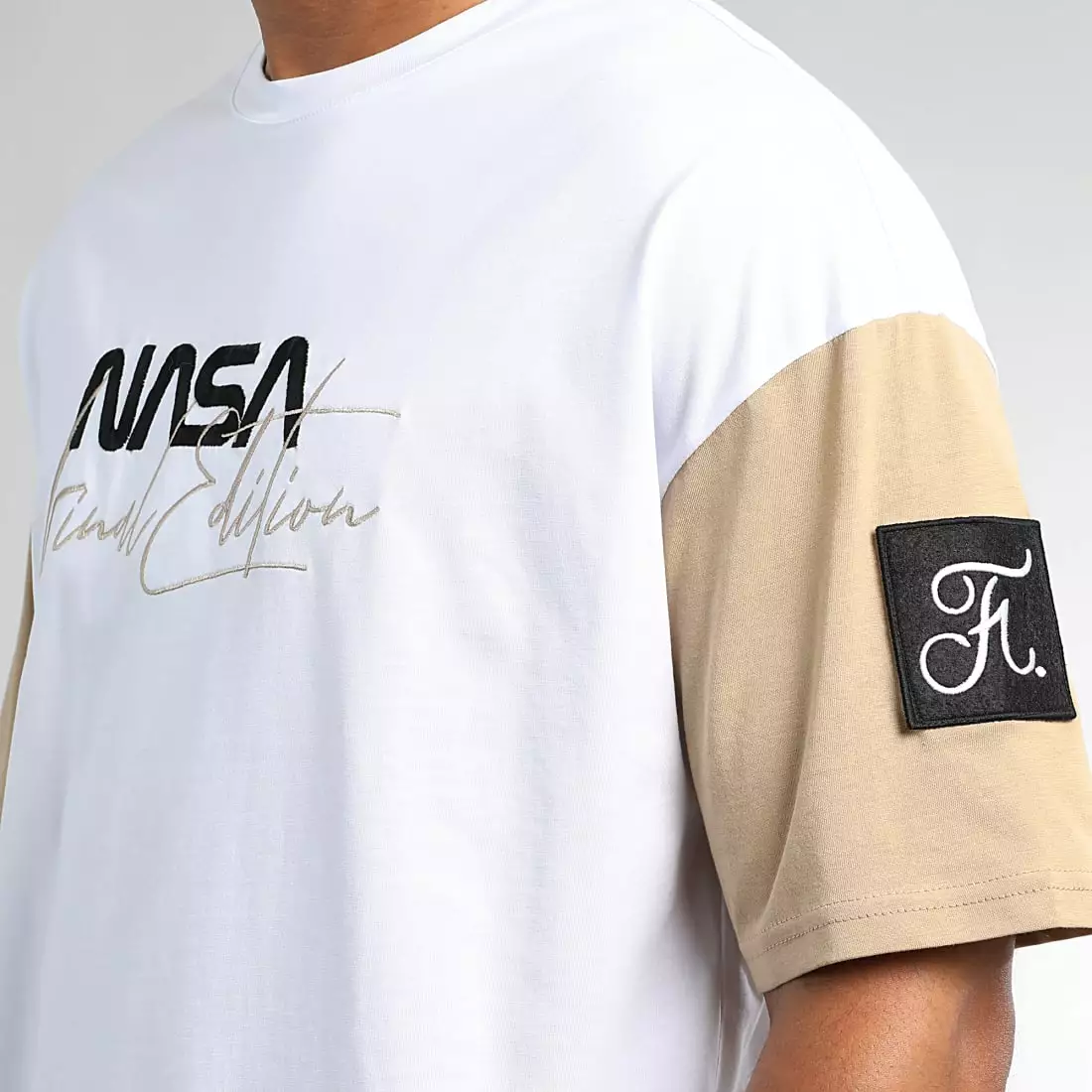Sortie ⭐ Tee 👚 Shirt Oversize Large NASA Signature 1030 Blanc Beige de Final Club ✔️ 4 Sortie ⭐ Tee 👚 Shirt Oversize Large NASA Signature 1030 Blanc Beige de Final Club ✔️ – Image 2