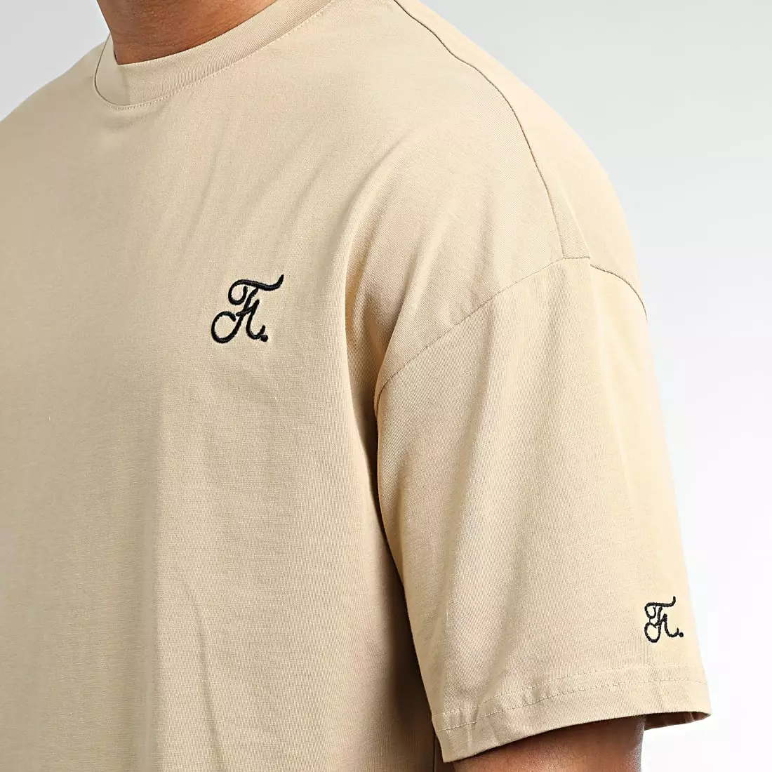 Meilleure affaire ✔️ Tee 👚 Shirt Oversize Large Avec Broderie 1056 Beige de Final Club ❤️ 4 Meilleure affaire ✔️ Tee 👚 Shirt Oversize Large Avec Broderie 1056 Beige de Final Club ❤️ – Image 2